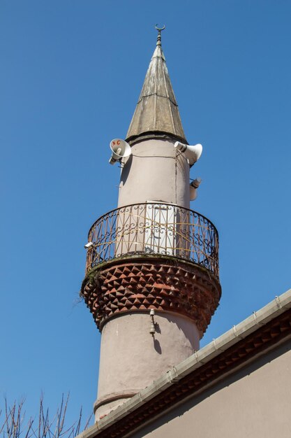 Minarete de uma mesquita de estilo otomano