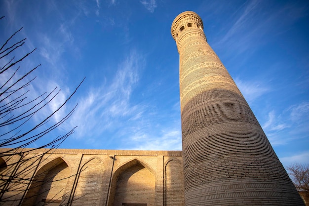 Minarete histórico em Bukhara