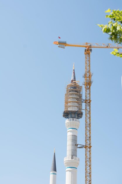 Minarete de una mezquita a la vista