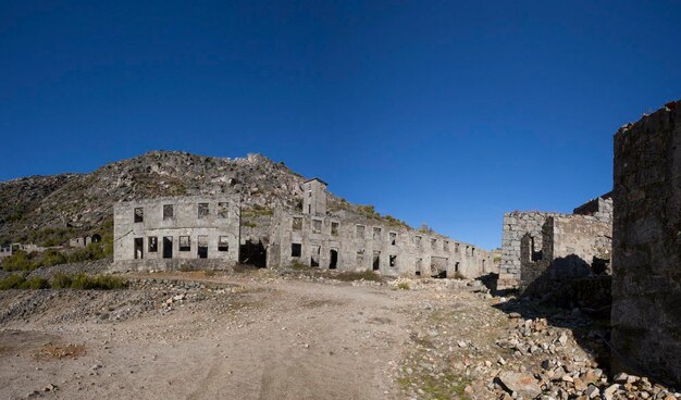 Foto las minas de regoufe, reliquias de la industria en la selva arouca, portugal