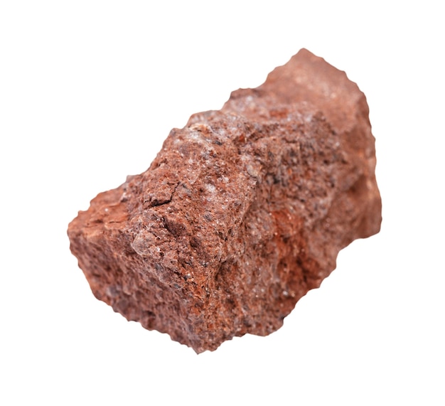 Mineral de bauxita en bruto aislado en blanco