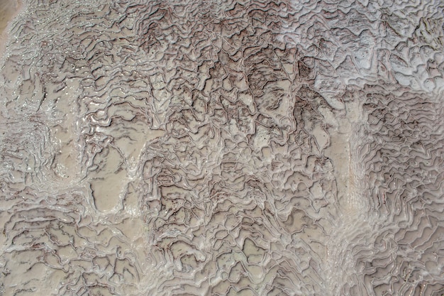 Mineral carbonato deixado pelo fluxo de águas termais carregadas de calcita em Pamukkale