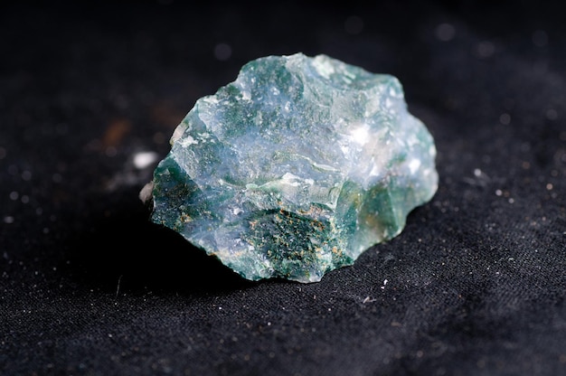 Mineral de cristal de ágata musgo