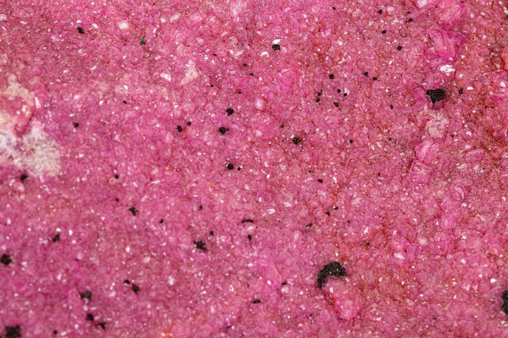 Foto mineral de esferocobaltita de pedra macro no fundo branco