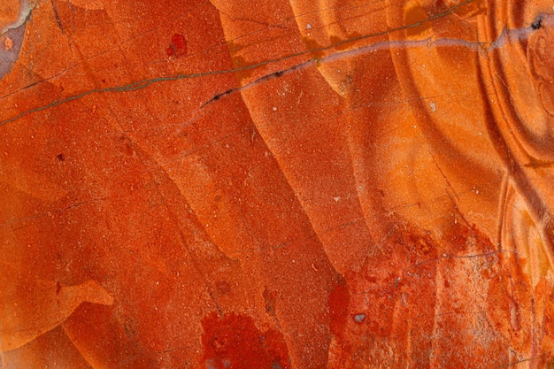 Mineral de jaspe de piedra macro sobre fondo blanco