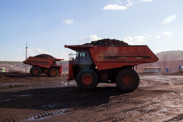 Minería de carbón El camión que transporta el carbón Tailandia