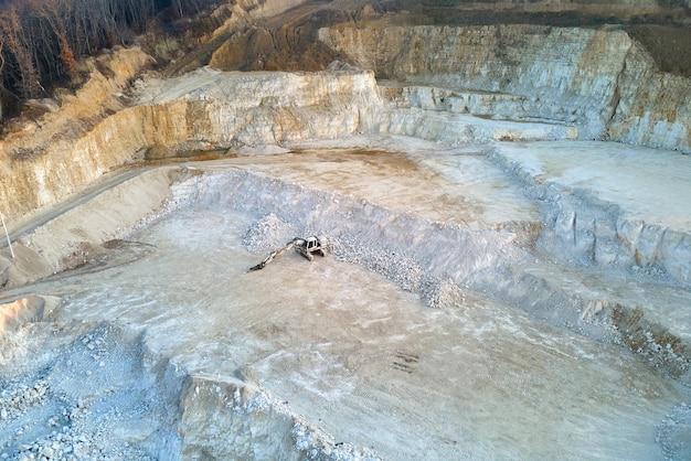 Minería a cielo abierto de materiales de piedra arenisca para la construcción