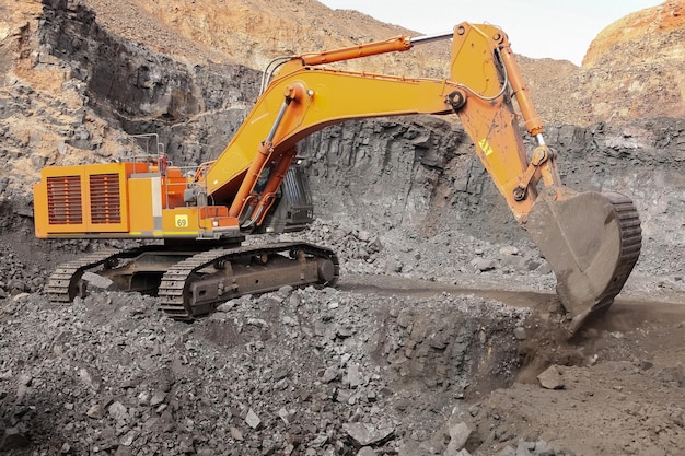 Minería de manganeso a cielo abierto