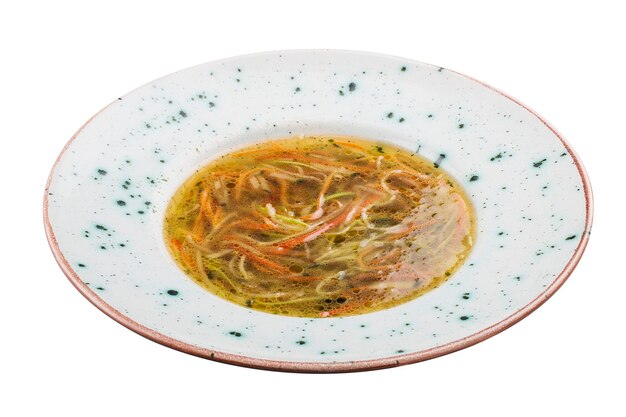 Minestrone mit Gemüsenudeln Vegetarisches Gericht auf weißem Hintergrund