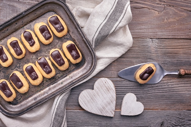 Mini canutillos de vainilla con glaseado de chocolate