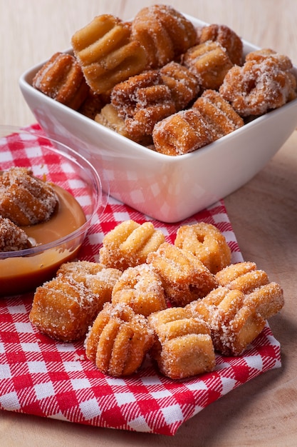 Mini churros caseros con dulce de leche