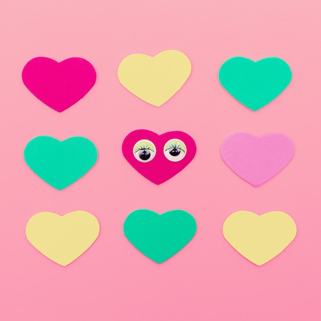 Mini corações. Emoções. Arte minimalista da moda Сandy Color