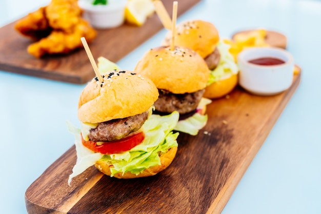 Mini hambúrguer de carne