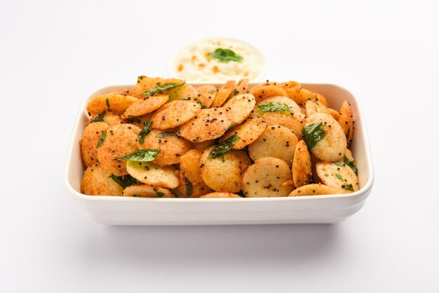 Mini idli fry con chutney de coco