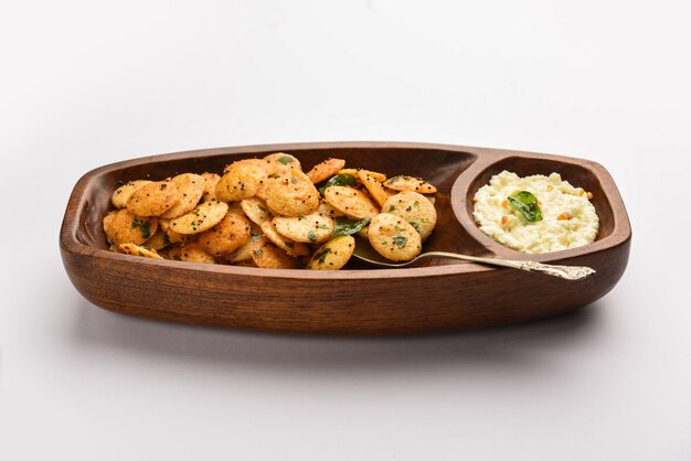 Mini idli fry con chutney de coco