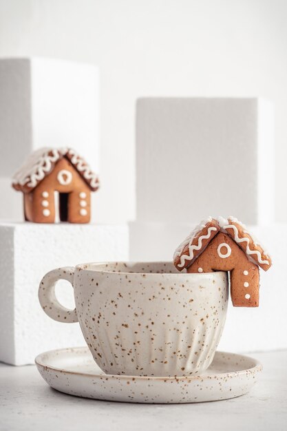 Mini Lebkuchenhaus und Schneekristalle Dekoration