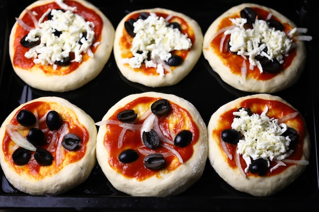 Mini-Pizza auf Backblech