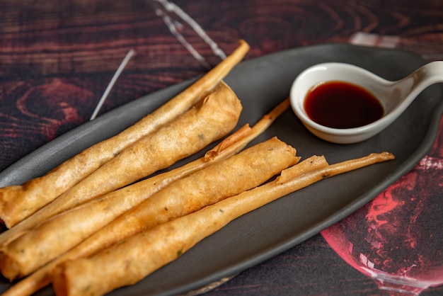 Mini twister de gambas con salsa de soja