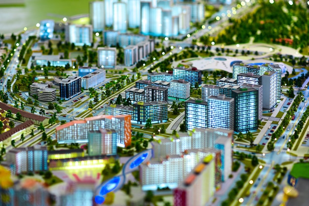 Miniaturmodell einer modernen grünen Stadt