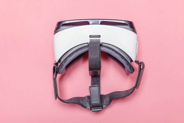 Minimal flat flat lay con auriculares de realidad virtual con gafas VR