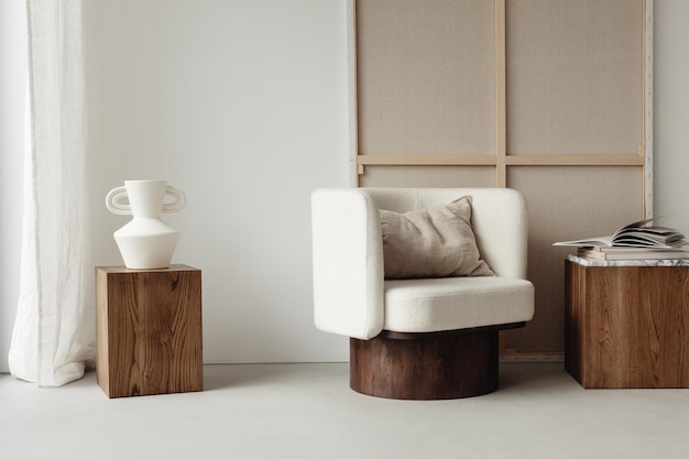 Minimalistisches Interieur - zeitgenössische Holz- und Polstermöbel