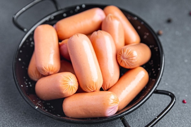 Miniwurst Fleischmischung frische Portion diätetische gesunde Mahlzeit Lebensmittel Diät Stillleben Snack auf dem Tisch