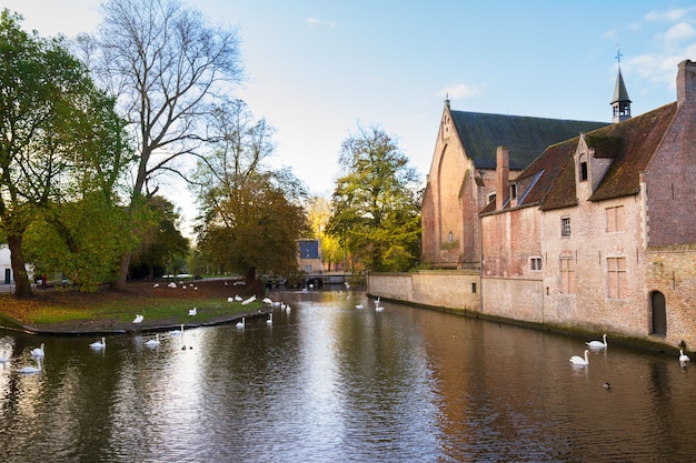 Minnewater Teich und Kloster Begijnhof, Brügge, Belgien