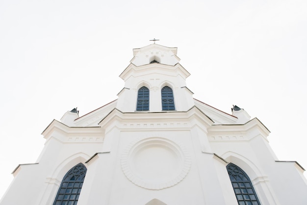 Foto minsk belarús agosto 2021 iglesia de la santa trinidad de san roque en zolotogorsky