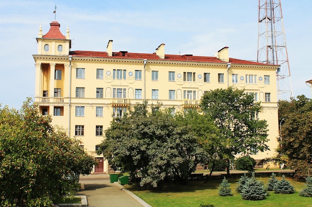 Minsk Bielorrusia magnífica casa hermosa en la Plaza de la Victoria