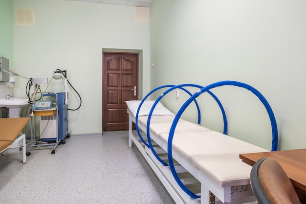 MINSK BIELORRÚSSIA APREL 2020 moderna unidade de terapia intensiva e massagem para pessoas com deficiência