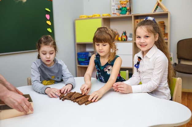 Minsk bielorrússia janeiro 2020 alunos na aula de desenvolvimento infantil