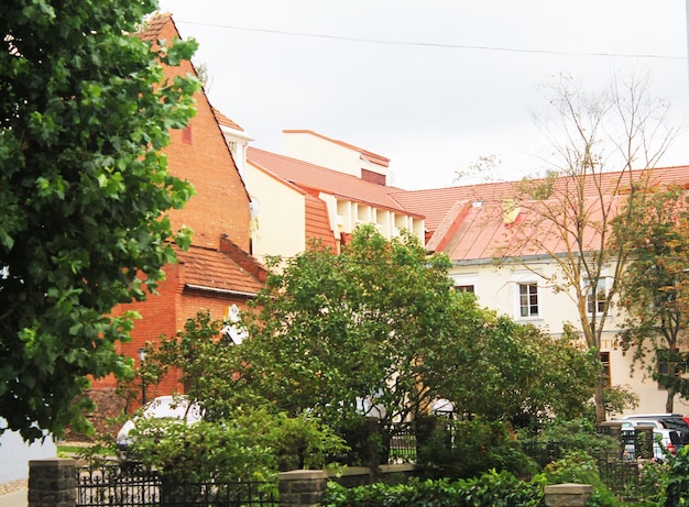 Minsk Weißrussland Ecke der Altstadt mit roten Dächern Trinity Suburb
