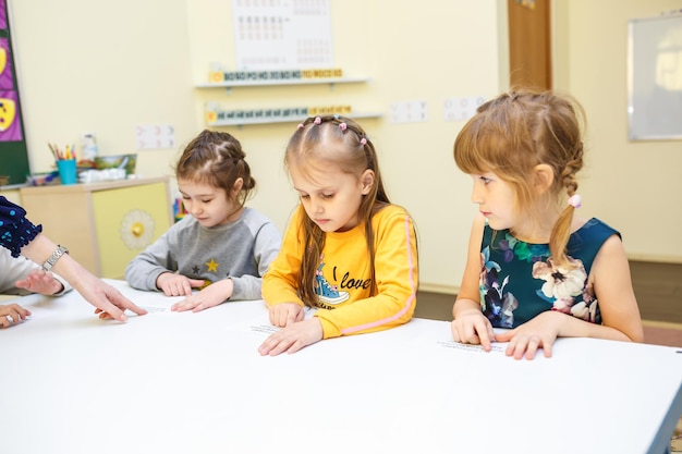 MINSK WEISSRUSSLAND JANUAR 2020 Schüler in der Klasse für Kinderentwicklung