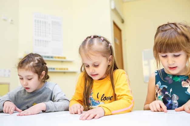 MINSK WEISSRUSSLAND JANUAR 2020 Schüler in der Klasse für Kinderentwicklung