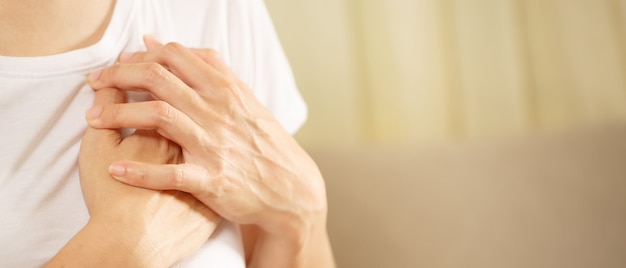 Miocarditis y pericarditis asociadas con la vacuna COVID-19 Existe una posibilidad