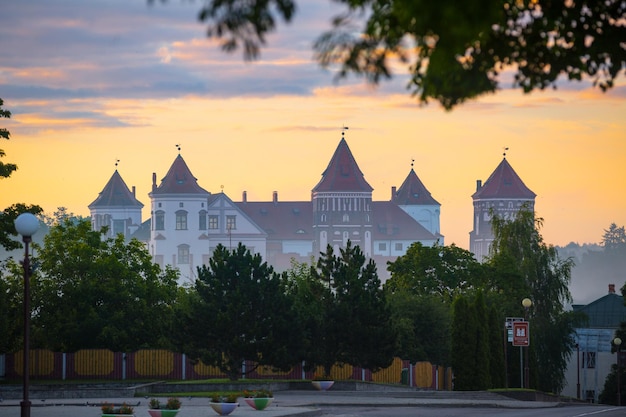 Foto mir-schloss weißrussland am morgen