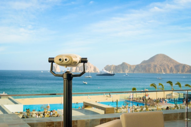 Mirador con binoculares en Cabo San Lucas México