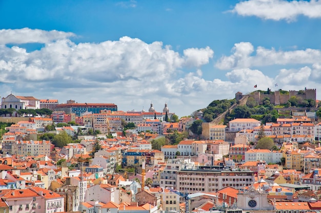 Mirador de Lisboa del centro histórico y Alfama y el castillo de San Jorge Sao Jeorge en Portugal