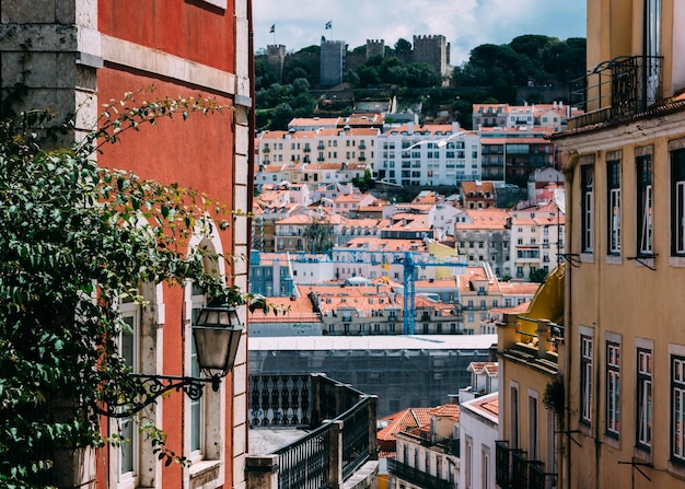 Miradouro en Lisboa Portugal con vistas al Castillo de San Jorge