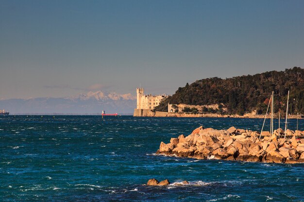 Miramare Schloss am Sonnenuntergang, Triest