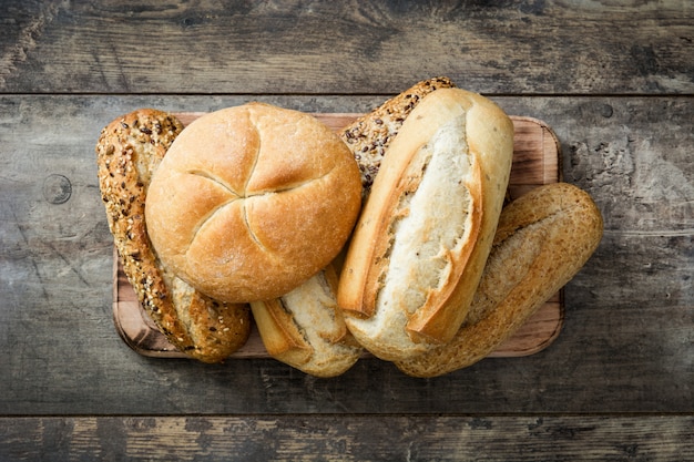 Mischbrot auf Holztisch