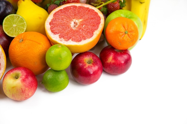 Mischung aus vegetarischen Bio-Lebensmitteln bunte frische Früchte