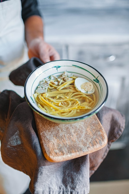 Foto miso ramen macarrão asiático com ovo