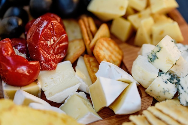 Mistura de diferentes lanches e aperitivos Prato de comida de rua com vários tipos de lanches