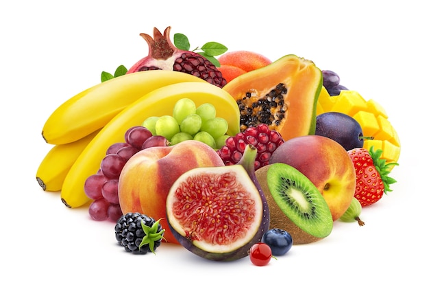 Mistura de frutas frescas e bagas, pilha de diferentes frutas tropicais isoladas em branco