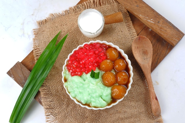 Mistura de mingau de sobremesa indonésio, Biji Salak, Bubur Mutiara e Bubur Sumsum.popular durante o ramadã