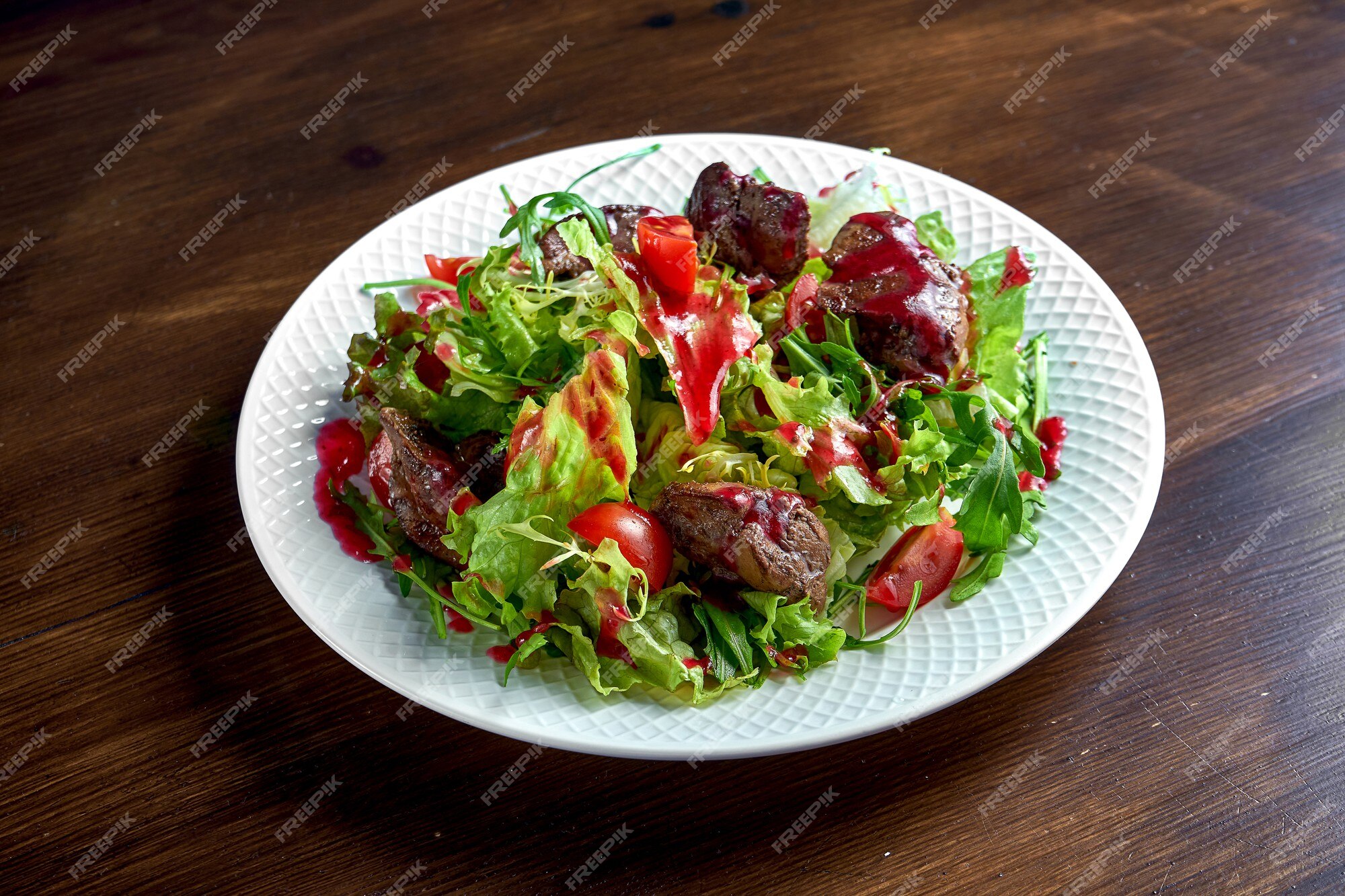 Mistura de salada saudável e dietética com molho de frutas