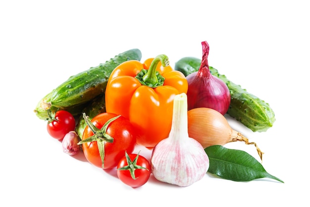 Mistura de vegetais coloridos pimenta tomate pepino cebola e alho