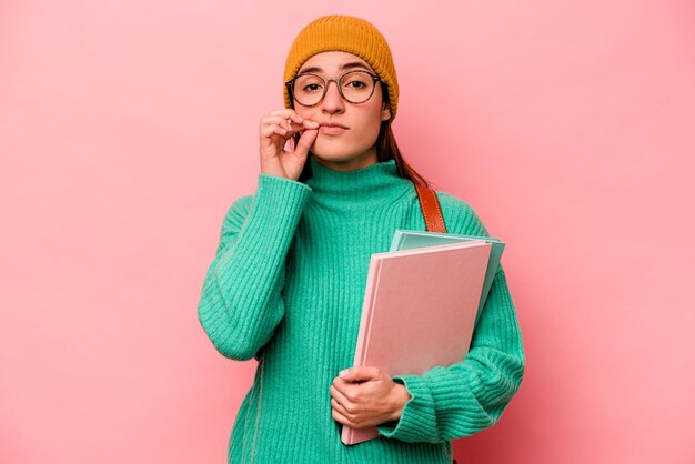 Mit den Fingern auf den Lippen, die ein Geheimnis bewahren