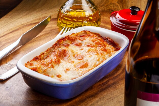 Mit Fleisch gefüllte Lasagne